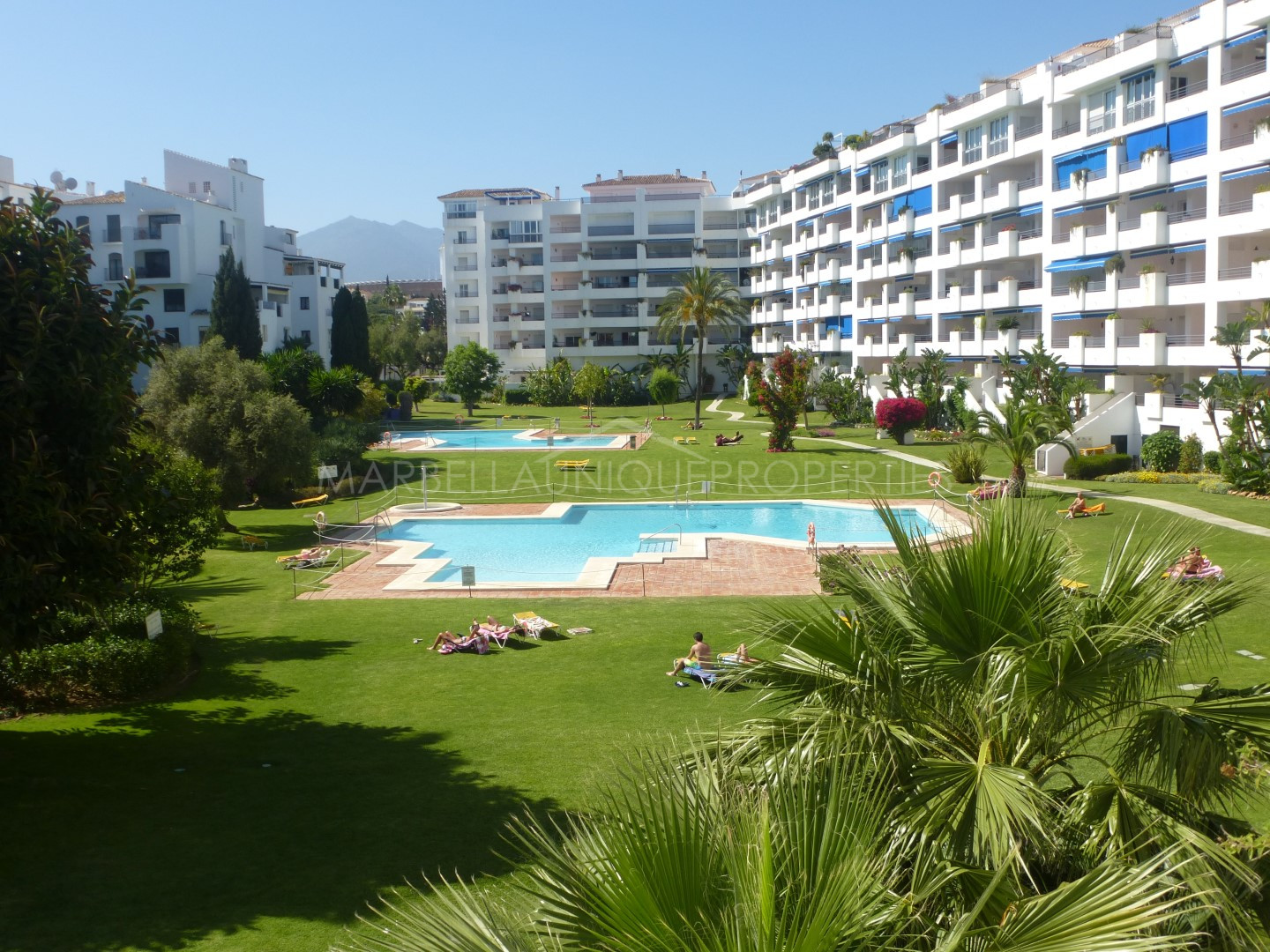 2 Bedroom Apartment for sale in Puerto Banus - Marbella Unique Properties 239-00837P