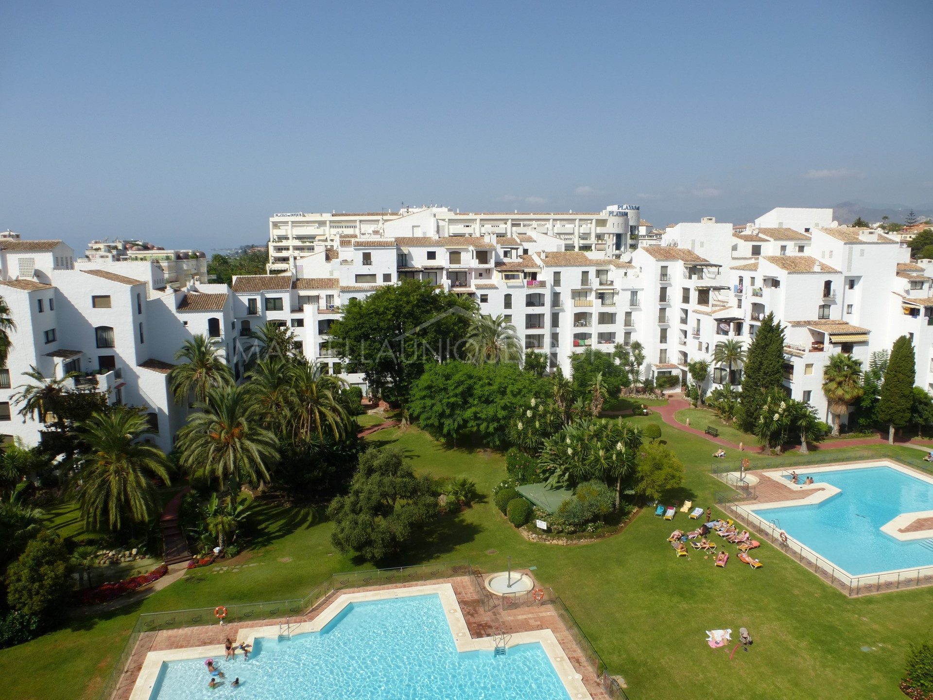 Spacious duplex penthouse for sale in Las Terrazas de Banus, Puerto Banus, Marbella 690.000€