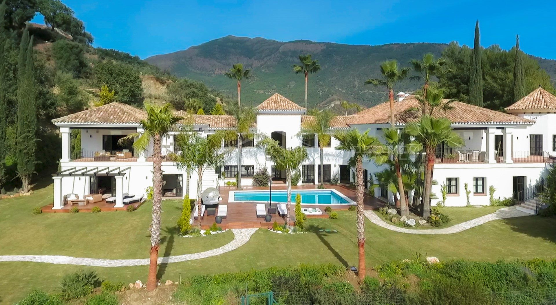 The Best Properties in La Zagaleta - Marbella Unique Properties - A fantastic 6 bedroom villa in La Zagaleta, 4.500.000€