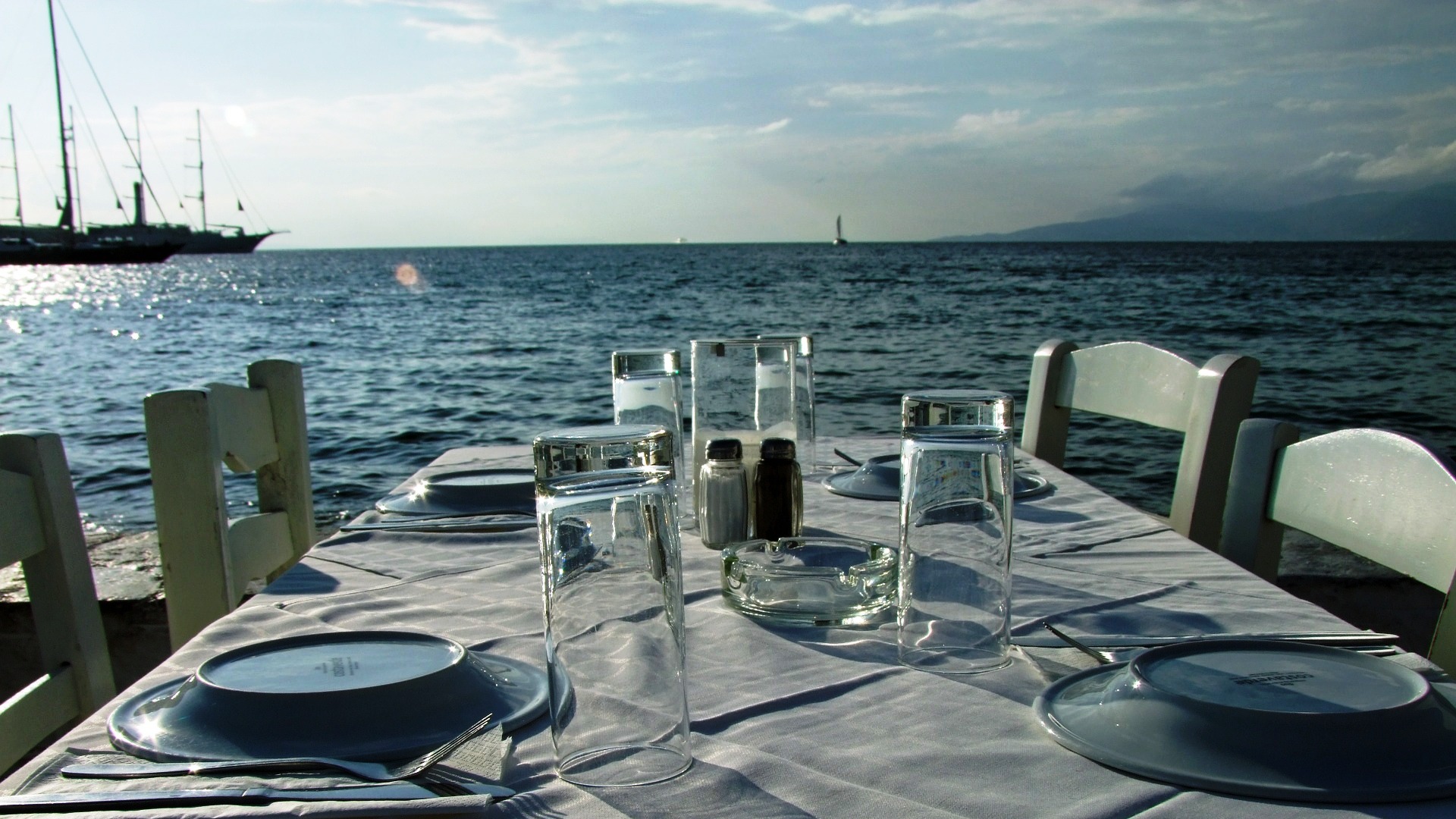 Dining in Marbella - Marbella Unique Properties