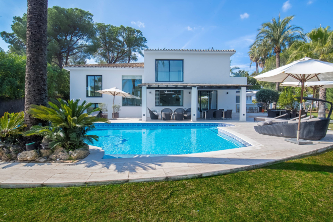 Spectacular contemporary villa for sale and rent in Las Brisas