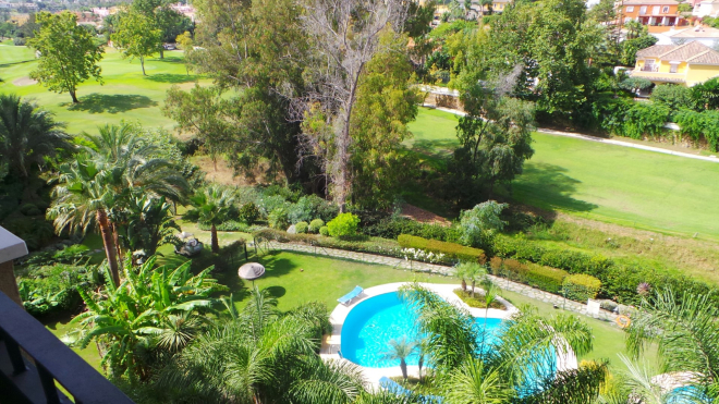 A stunning frontline golf 3 bedroom duplex penthouse in Guadalmina Alta