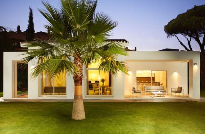 A splendid contemporary style villa beachside in Casasola