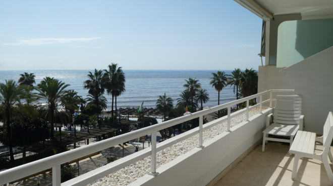 apartamento de 3 dormitorios en pleno centro de Marbella con vistas al mar.