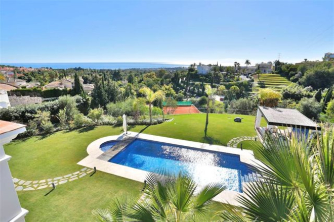 Exclusiva villa de diseño de 7 dormitorios en Marbella Hill Club, Golden Mile