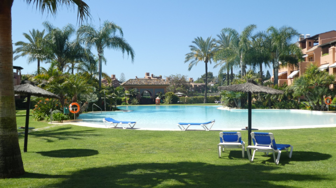 A spacious 3 bedroom duplex penthouse in Alhambra del Golf, Estepona