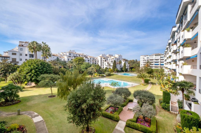 2 bedroom beachside apartment in Terrazas de Banus