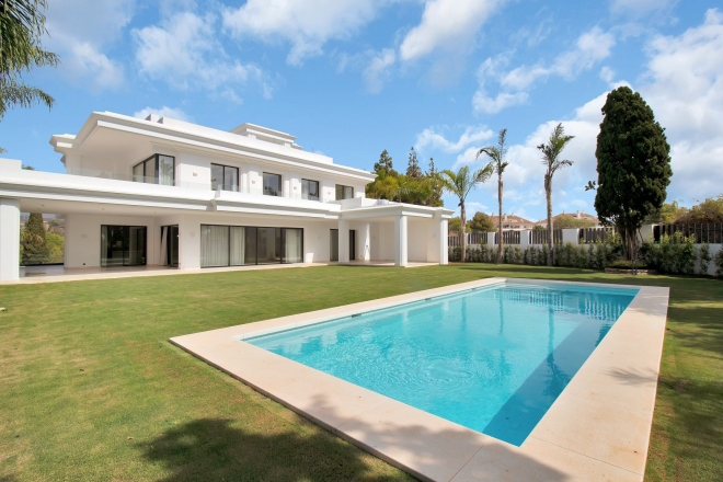 4 Exclusive 6 bedroom detached villas in Lomas de Marbella Club