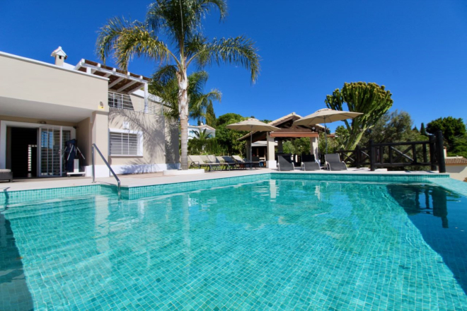 FANTASTIC MEDITERRANEAN STYLE VILLA IN EL ROSARIO, MARBELLA EAST