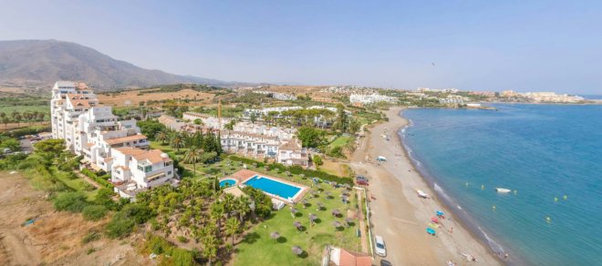 Renovated 3 bedroom beach front duplex penthouse in Bahia de Estepona