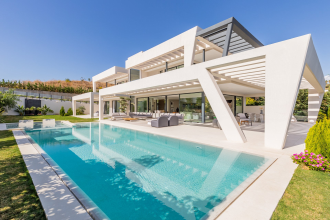 Villa de 6 dormitorios de nueva construcción en Nueva Andalucía, Marbella, España