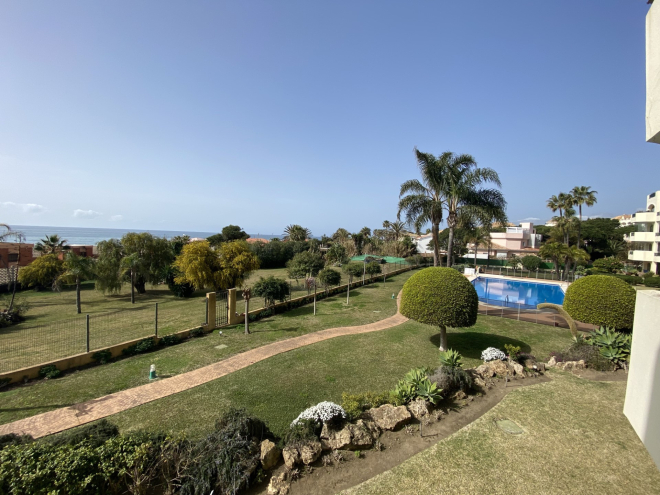 Un increíble apartamento de 2 dormitorios en Hacienda Playa, Marbella Este