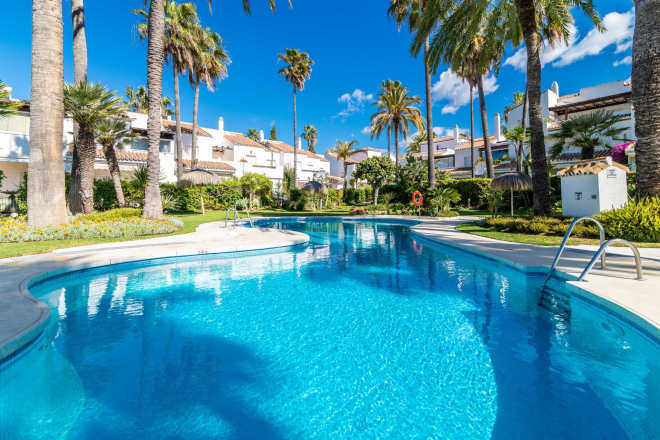 Spacious 4 bedroom beachfront townhouse in Bahia de Marbella, Marbella East 