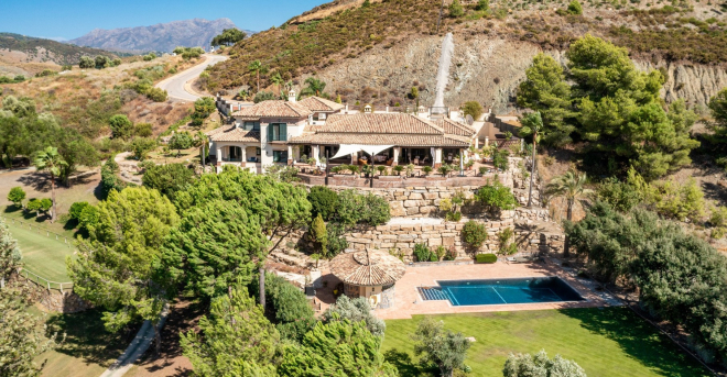 Luxury 4 bedroom villa in the gated community of Marbella Club Golf Resort