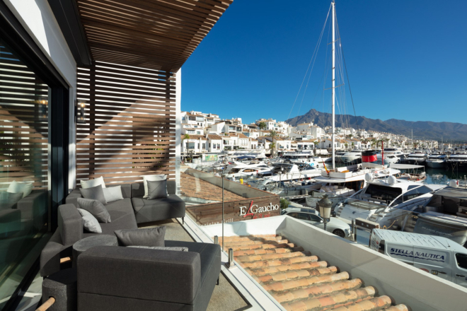 Un maravilloso apartamento reformado en Puerto Banús Marina