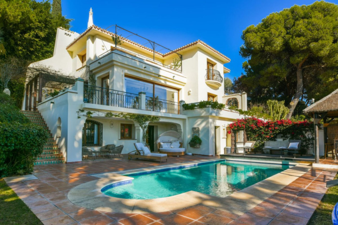 Villa de 5 dormitorios en Rio Real, Marbella