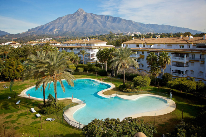 Bright 2 bedroom groundfloor apartment in La Dama de Noche, Nueva Andalucia