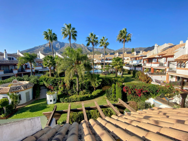 Luxury 4 bedroom unfurnished townhouse in Valdeolletas, Marbella Golden Mile