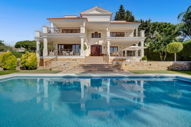 Espectacular villa de 5 dormitorios en Hacienda las Chapas, Marbella