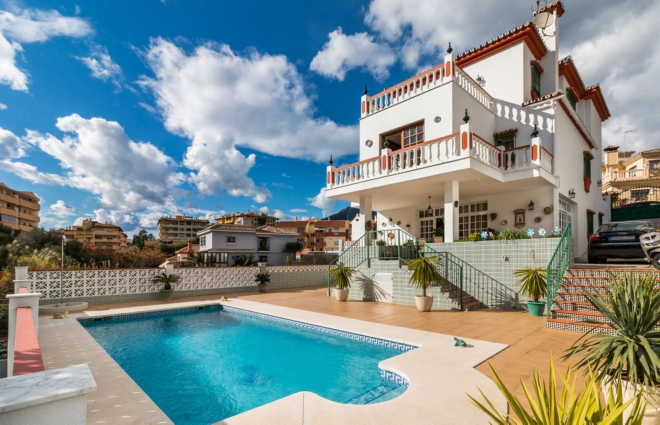 5 bedroom family villa in Marbella town center