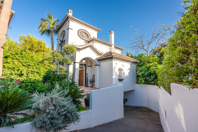 Villa privada de 5 dormitorios en Huerta Belón, Marbella centro