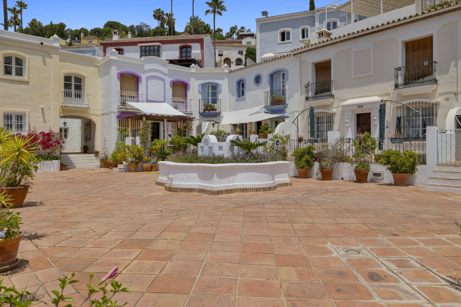 Charming 3 bedroom townhouse in La Perla de La Heredia, Benahavis