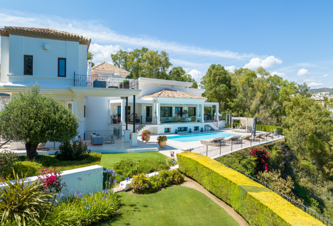 Elegant 7-Bedroom Villa in El Herrojo, La Quinta Golf