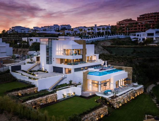 Villa de estilo ultra contemporáneo en primera línea de golf en Los Flamingos Golf, Benahavis