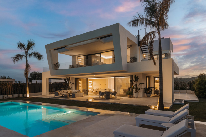 Exquisita villa contemporánea en Lomas Del Virrey, Milla de Oro de Marbella