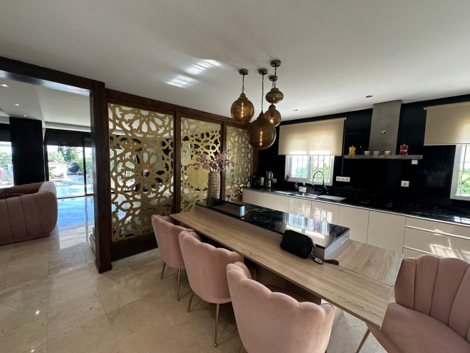 4 bedroom semi-detached house in Valdeolletas, Marbella town center