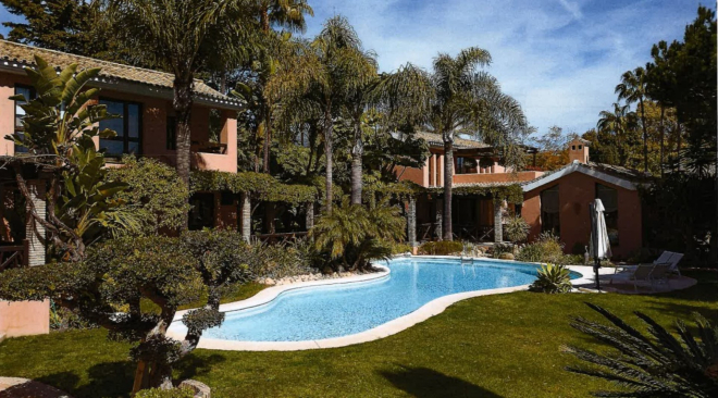 Magnificient estate including two independent villas on Marbella Golden Mile