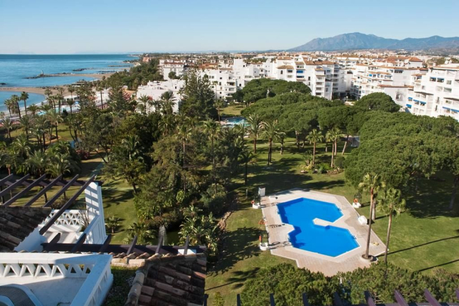 An elegant and spacious 3 bedroom suite apartment located in Playas del Duque, Puerto Banus