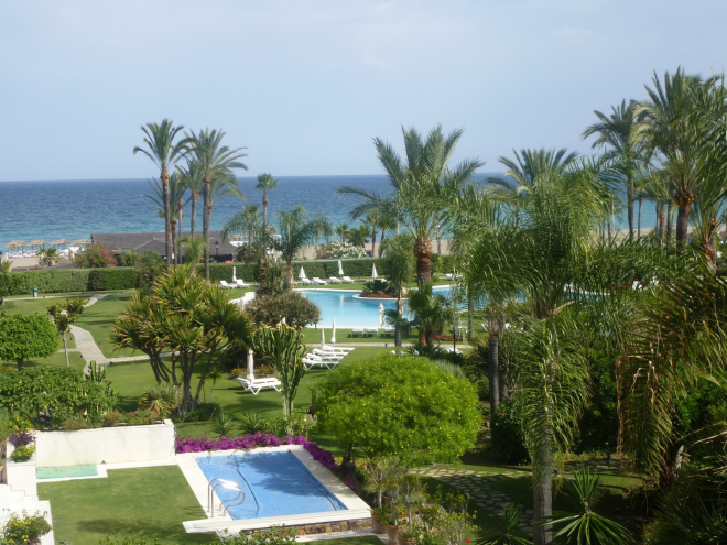 Apartment en primera linea de Playa en Los Granados, Puerto Banus