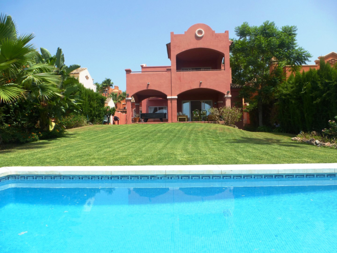 A splendid 6 bedroom villa in La Alzambra, Puerto Banus