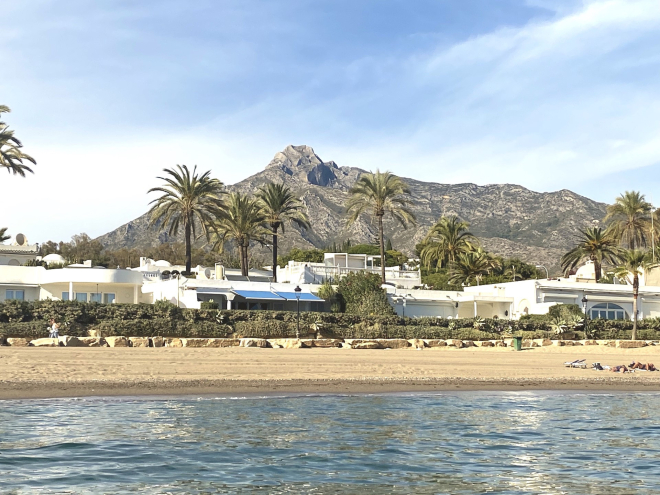 Impressive home with direct access to the beach in Marbella Golden Mile